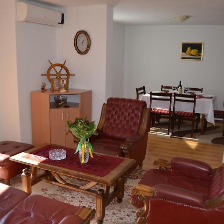 Apartments Dobrisa Kotor Eksteriør bilde