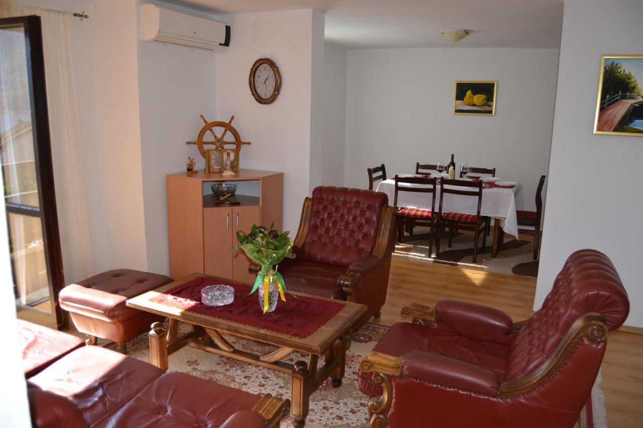Apartments Dobrisa Kotor Eksteriør bilde