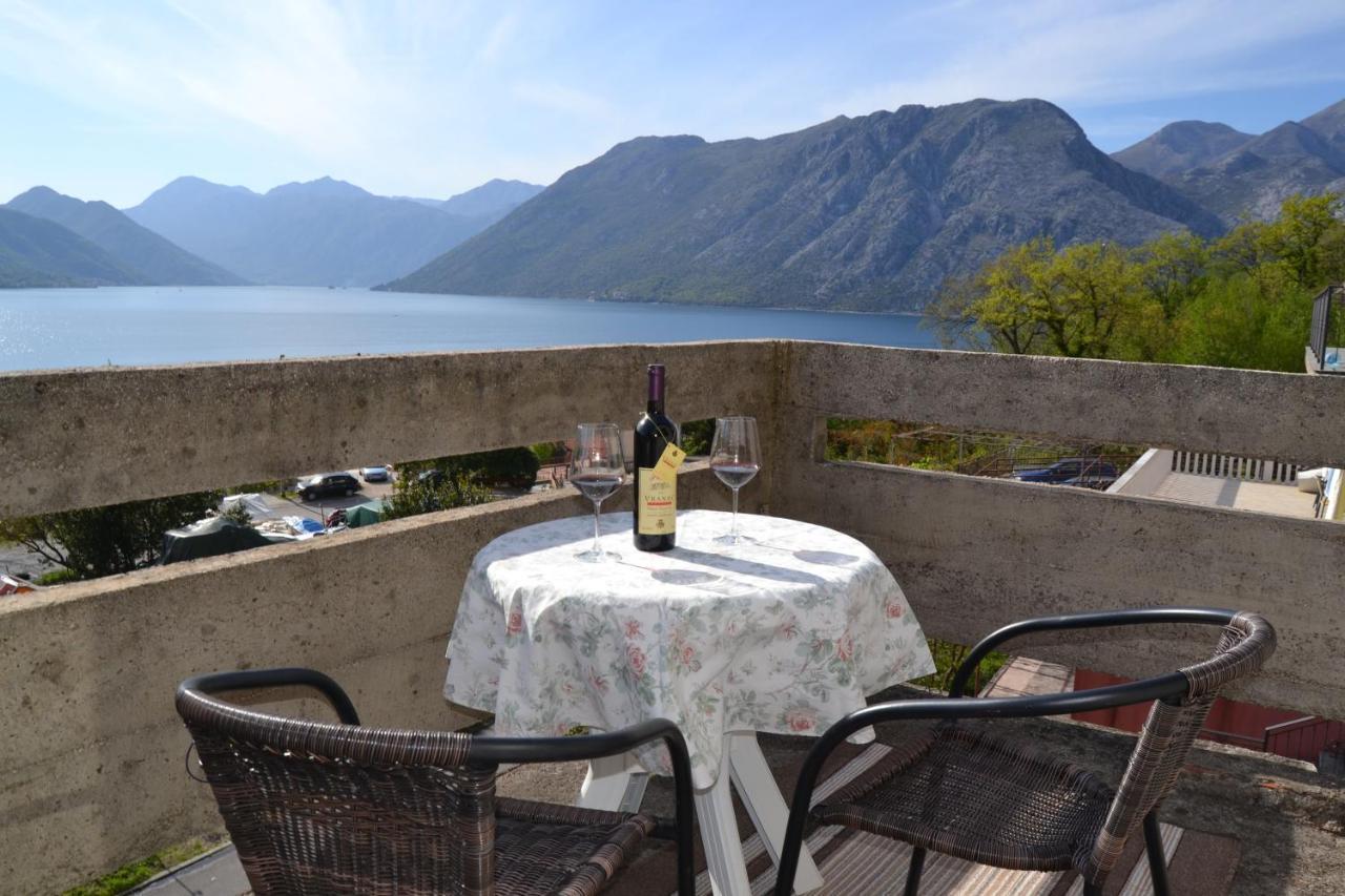 Apartments Dobrisa Kotor Eksteriør bilde