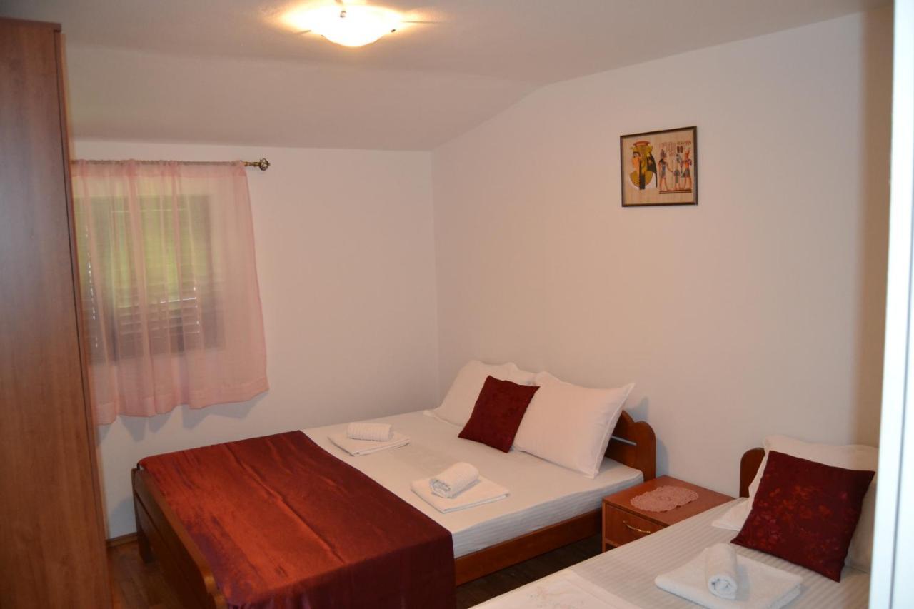 Apartments Dobrisa Kotor Eksteriør bilde