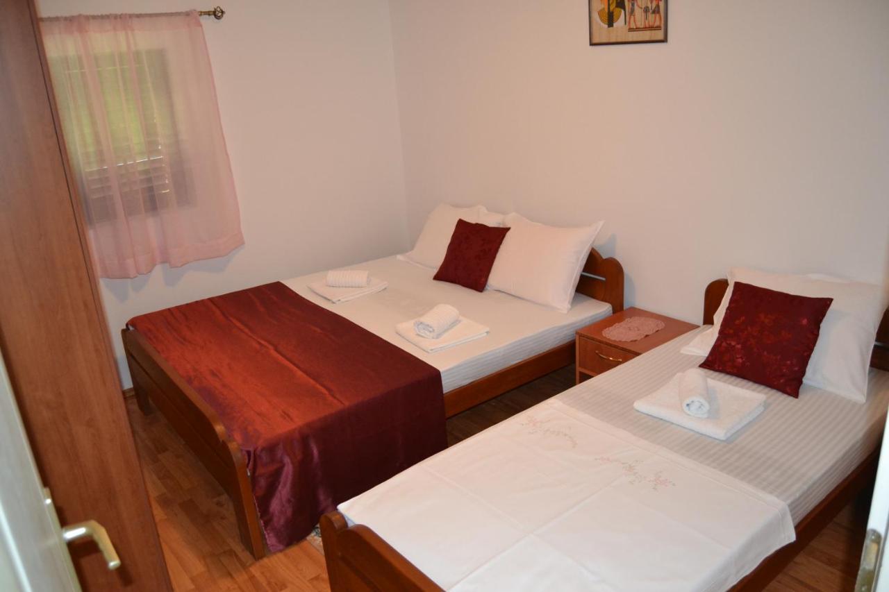 Apartments Dobrisa Kotor Eksteriør bilde